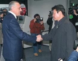 Koizumi envoy Motegi leaves for Iraq in peace effort
